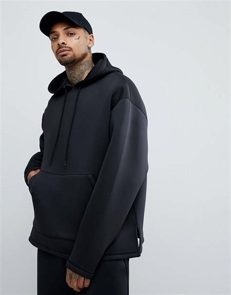 oversized hoodie streetwear.